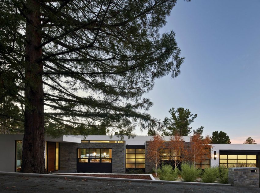 A Sophisticated Family Home with Rich and Warm Color Palette in Hillsborough by Mak Studio (1)