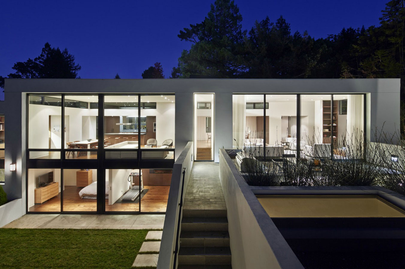 A Sophisticated Family Home with Rich and Warm Color Palette in Hillsborough by Mak Studio (2)