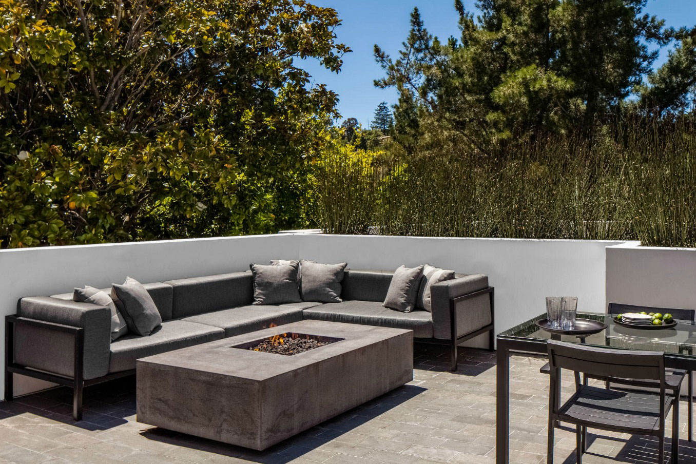 A Sophisticated Family Home with Rich and Warm Color Palette in Hillsborough by Mak Studio (5)
