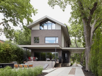 A Sophisticated Home with Contemporary and Traditional Style in Kansas City