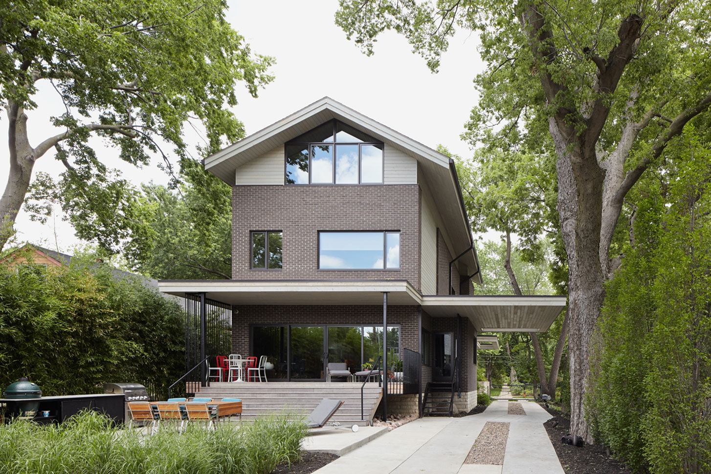 A Sophisticated Home with Contemporary and Traditional Style in Kansas City by Hufft Projects (1)
