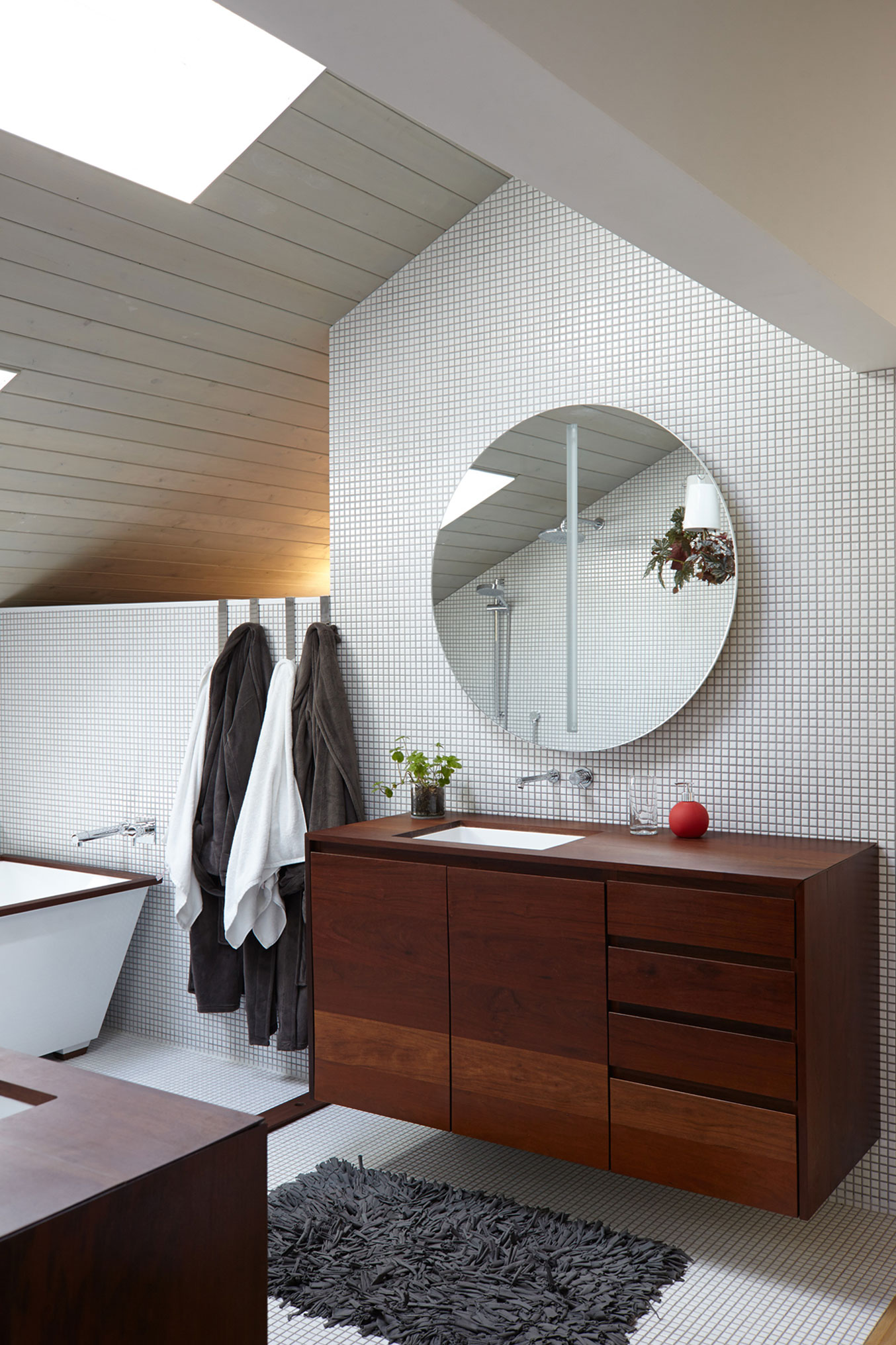 A Sophisticated Home with Contemporary and Traditional Style in Kansas City by Hufft Projects (20)