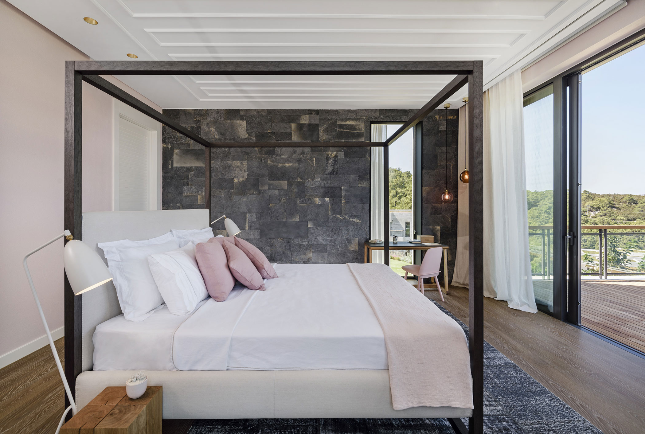 A Sophisticated Yet Comfortable Modern Home in Golkoy, Turkey by Ofist (14)