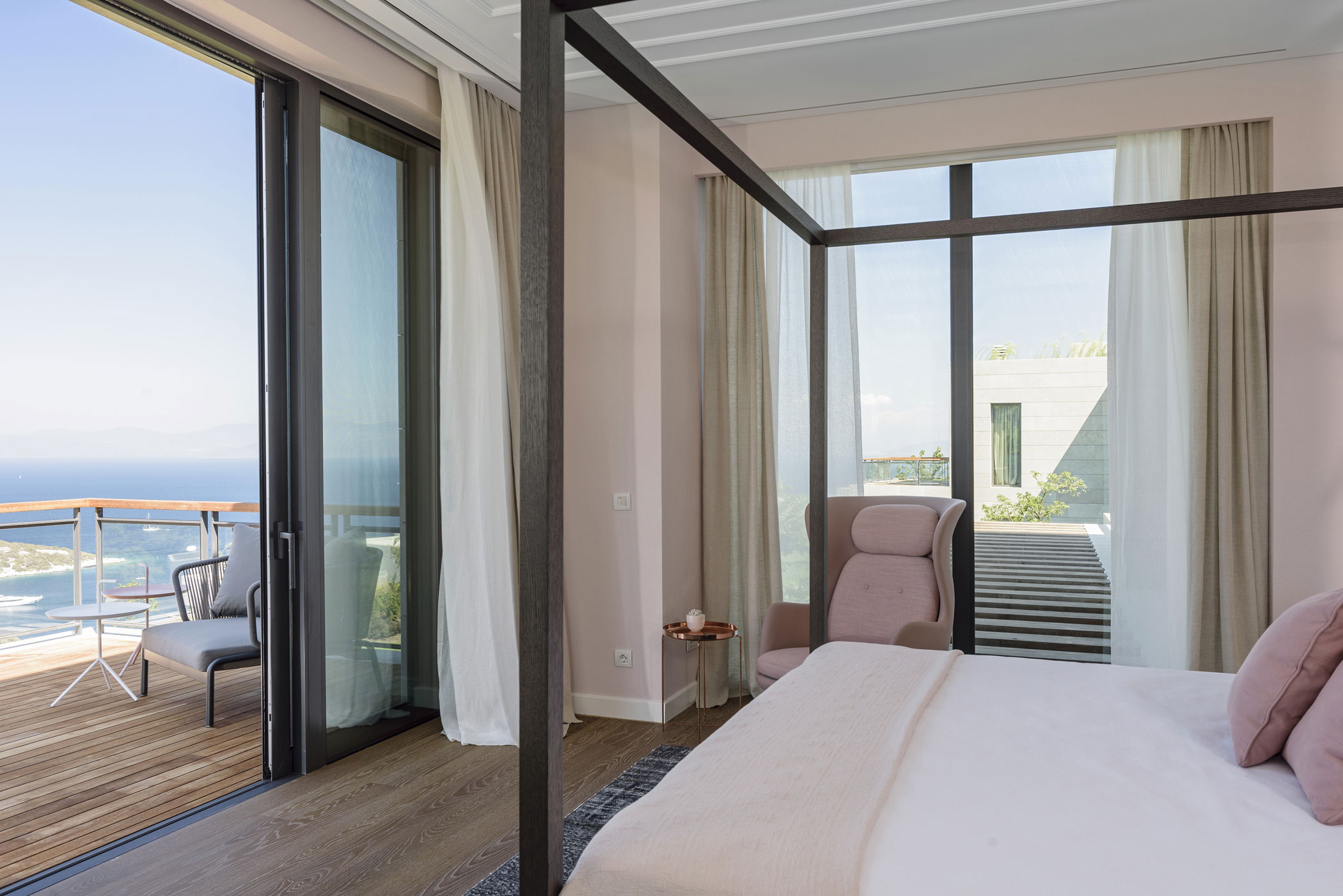 A Sophisticated Yet Comfortable Modern Home in Golkoy, Turkey by Ofist (17)