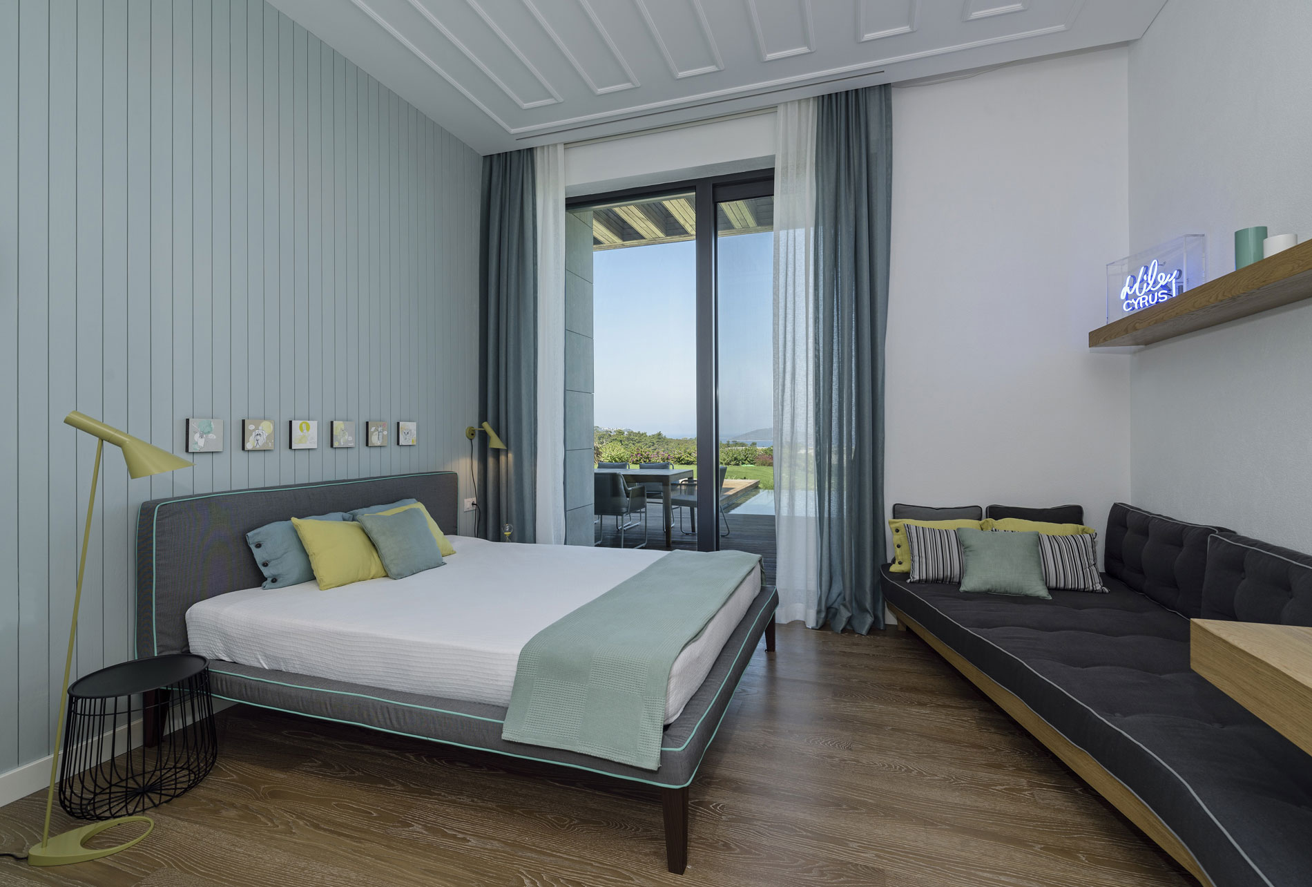 A Sophisticated Yet Comfortable Modern Home in Golkoy, Turkey by Ofist (18)