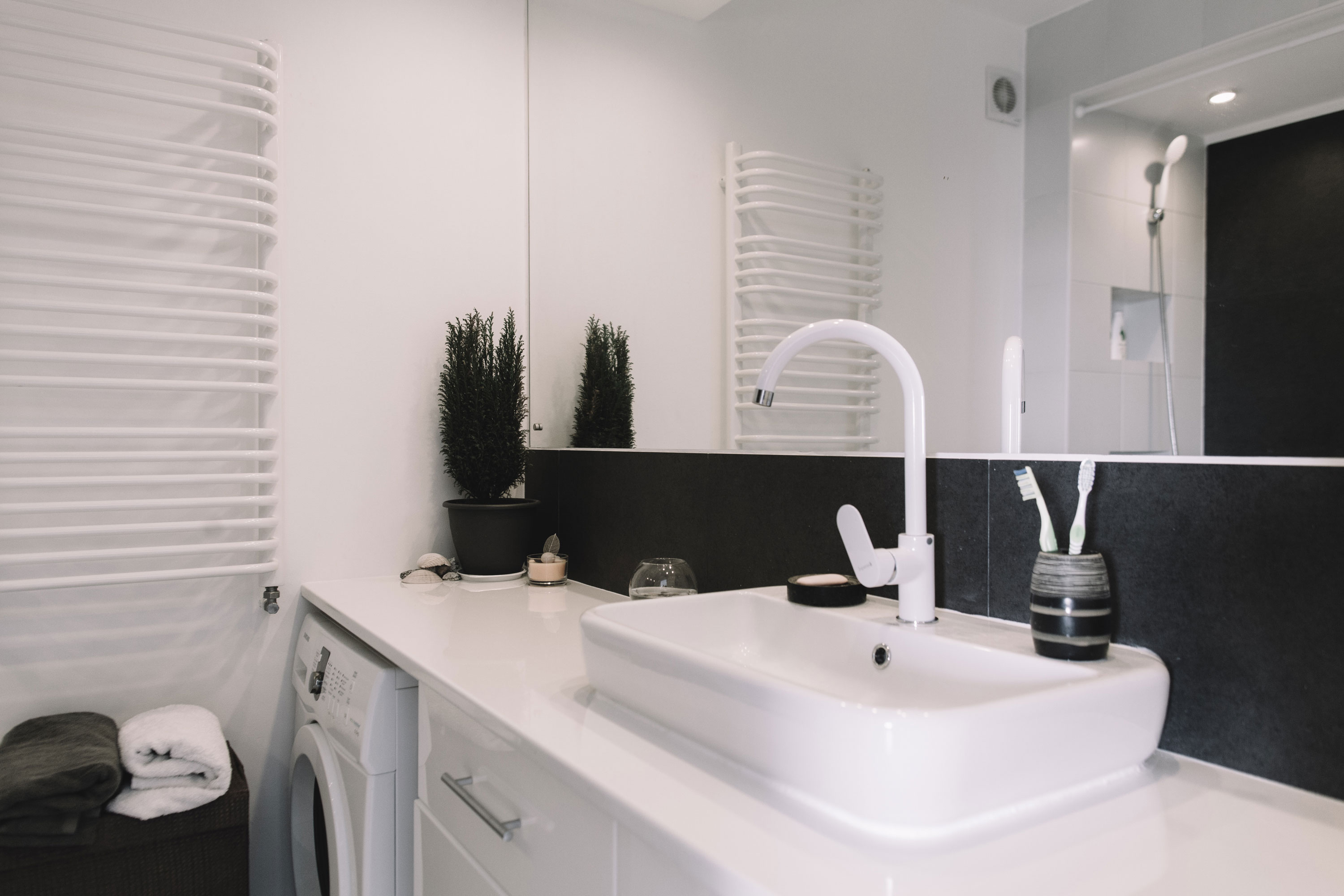 A Sophisticated and Elegant Contemporary Apartment in Lviv, Ukraine by Formaline (21)