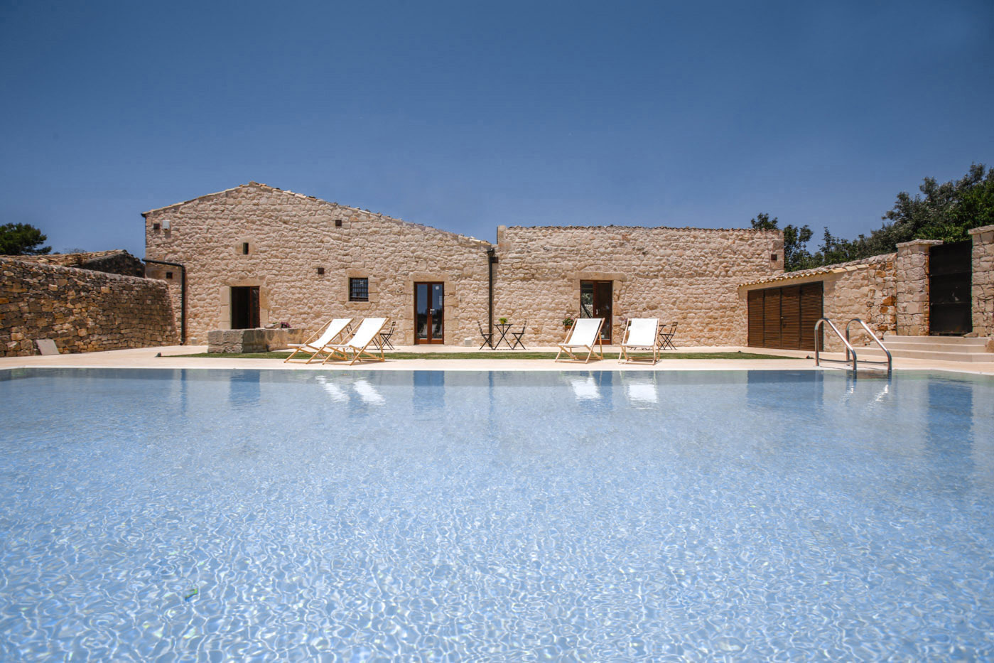A Spacious Beautiful Rural Home with Pool and Garden in Sicily, Italy by Viviana Pitrolo & Francesco Puglisi (1)