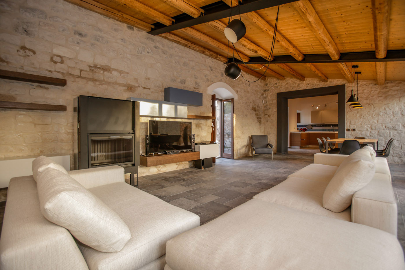 A Spacious Beautiful Rural Home with Pool and Garden in Sicily, Italy by Viviana Pitrolo & Francesco Puglisi (5)