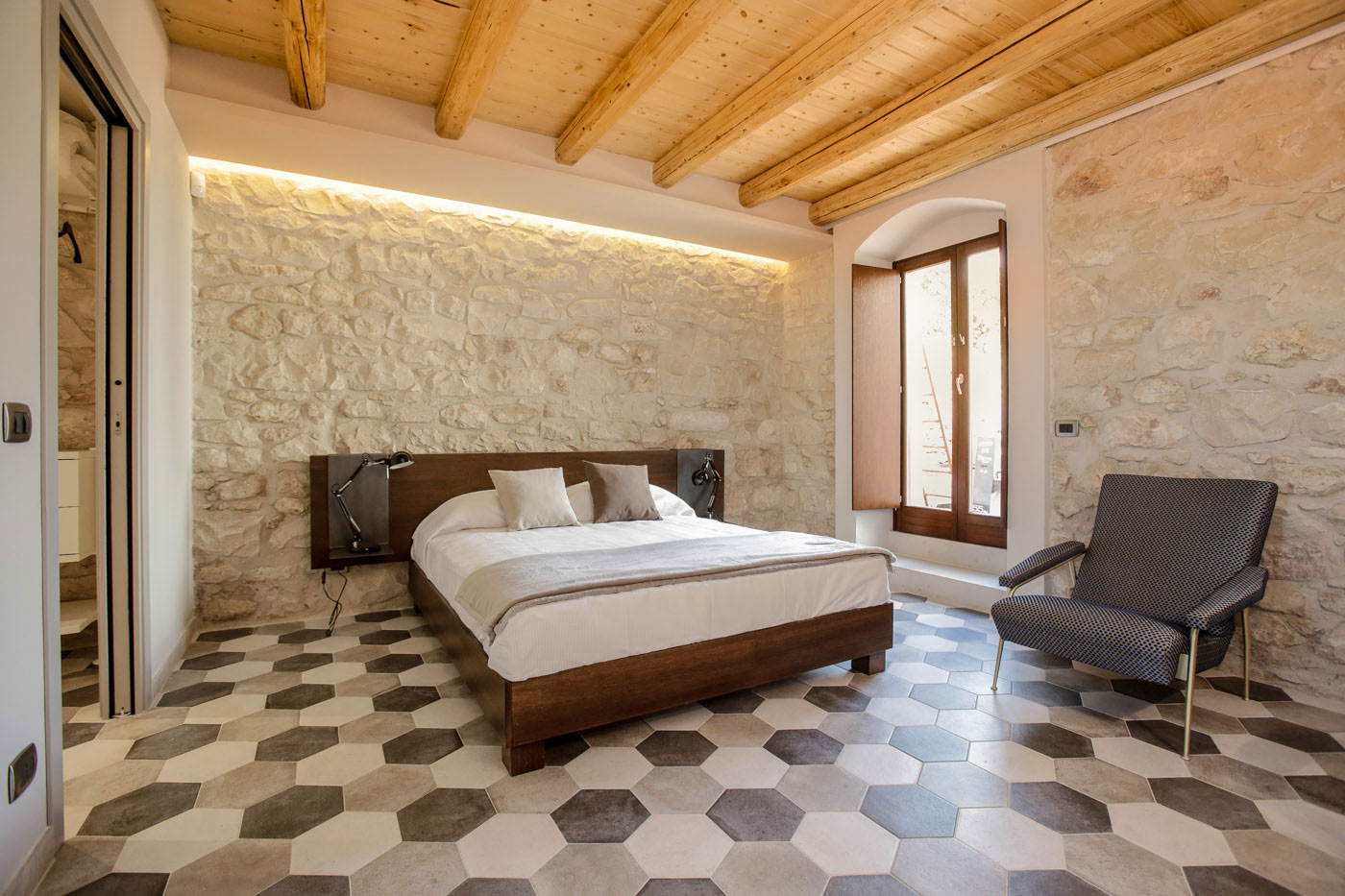A Spacious Beautiful Rural Home with Pool and Garden in Sicily, Italy by Viviana Pitrolo & Francesco Puglisi (8)