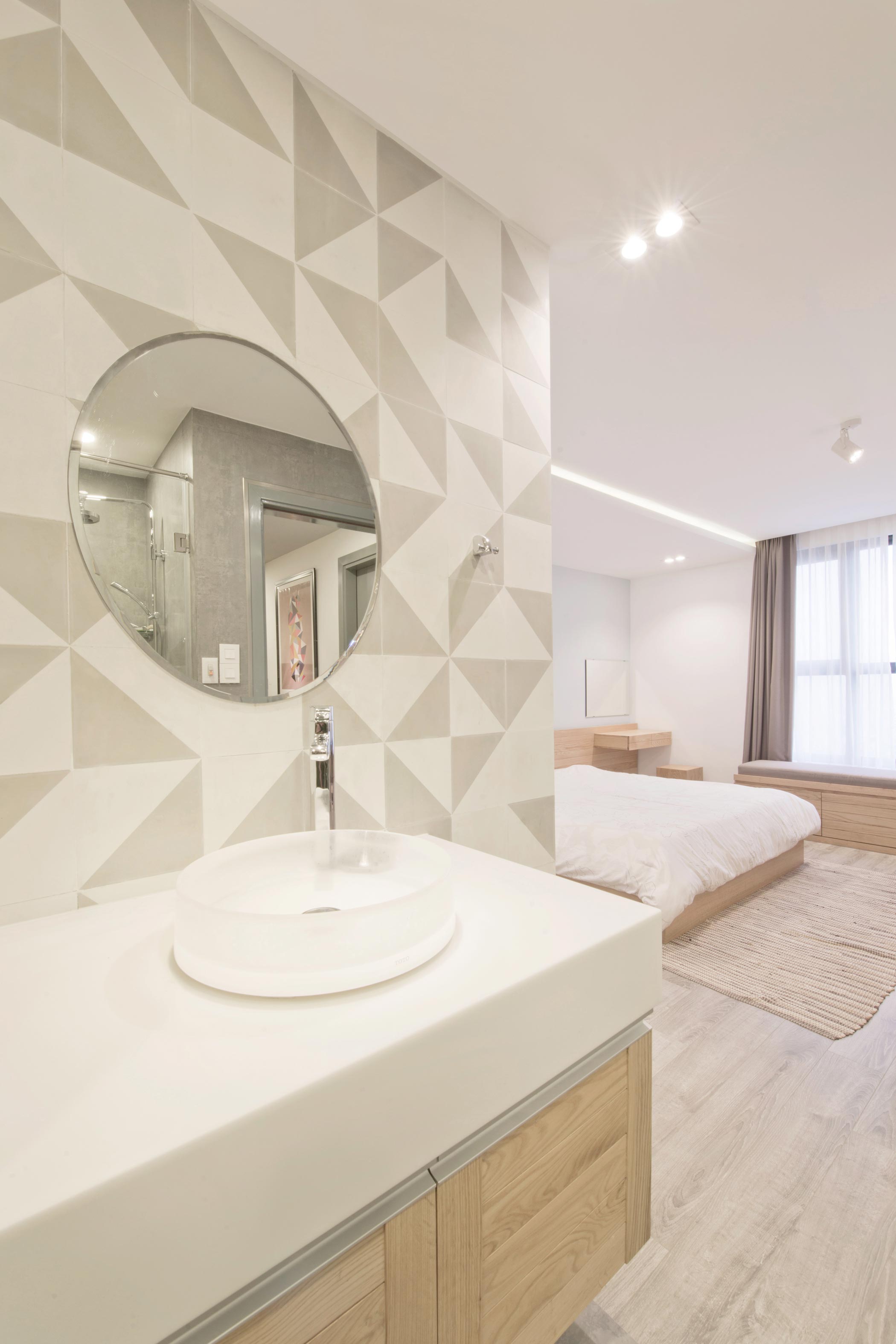 A Spacious, Bright and Sophisticated Apartment in the Heart of Ha noi, Vietnam by Le Studio (13)