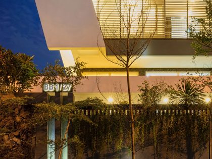 A Bright and Stylish Modern Home with Spacious and Tropical Approach in Jakarta by DP+HS Architects (14)