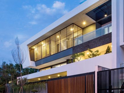 A Spacious, Bright and Stylish Modern Home with Tropical Approach in Jakarta by DP+HS Architects (15)