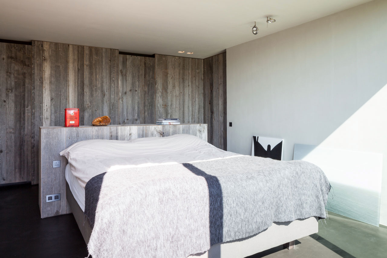 A Spacious Contemporary Home Finished with Concrete, Metal Mesh and Glass in Knokke by Govaert & Vanhoutte Architects (15)