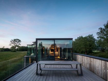 A Spacious Contemporary Home Finished with Concrete, Metal Mesh and Glass in Knokke by Govaert & Vanhoutte Architects (18)