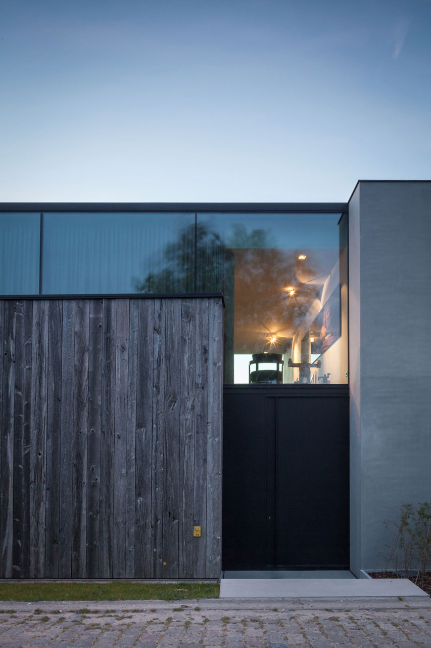 A Spacious Contemporary Home Finished with Concrete, Metal Mesh and Glass in Knokke by Govaert & Vanhoutte Architects (19)
