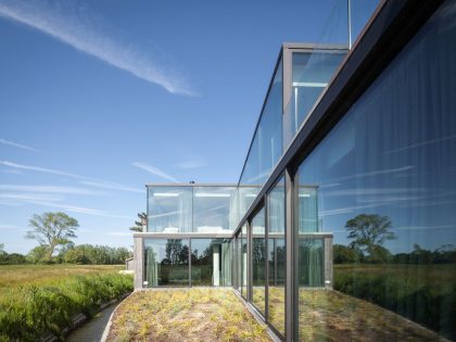 A Spacious Contemporary Home Finished with Concrete, Metal Mesh and Glass in Knokke by Govaert & Vanhoutte Architects (2)