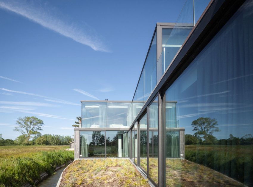 A Spacious Contemporary Home Finished with Concrete, Metal Mesh and Glass in Knokke by Govaert & Vanhoutte Architects (2)