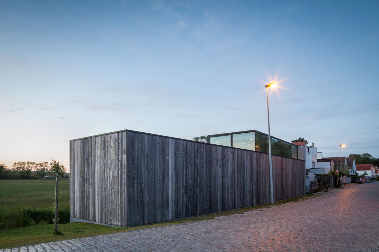 A Spacious Contemporary Home Finished with Concrete, Metal Mesh and Glass in Knokke by Govaert & Vanhoutte Architects (21)