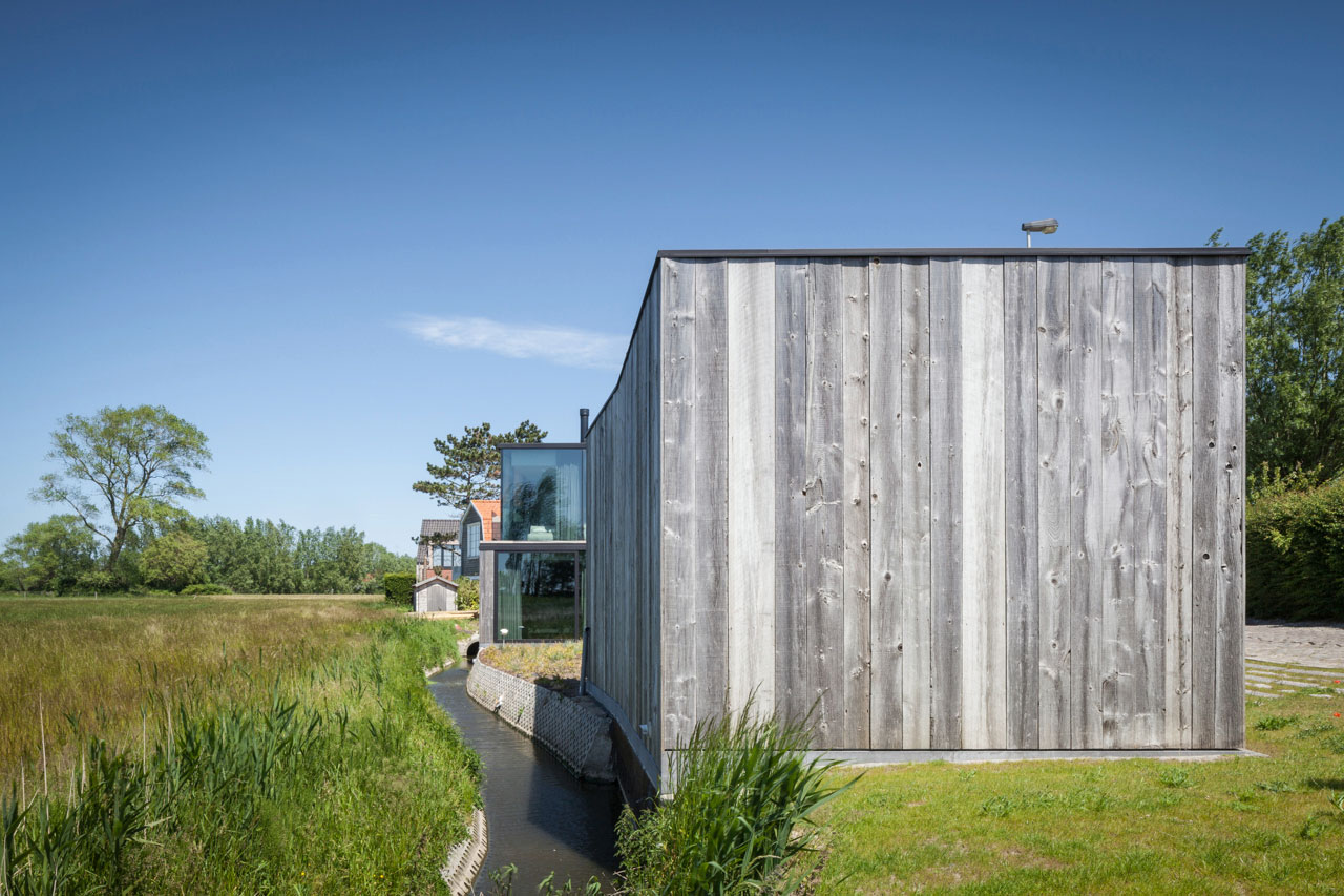 A Spacious Contemporary Home Finished with Concrete, Metal Mesh and Glass in Knokke by Govaert & Vanhoutte Architects (3)