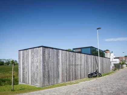 A Spacious Contemporary Home Finished with Concrete, Metal Mesh and Glass in Knokke by Govaert & Vanhoutte Architects (4)