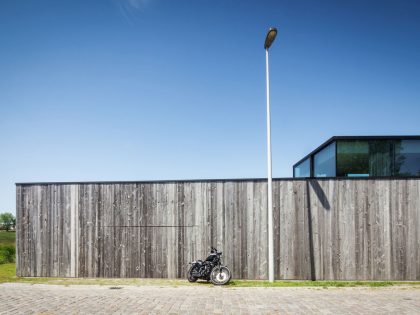 A Spacious Contemporary Home Finished with Concrete, Metal Mesh and Glass in Knokke by Govaert & Vanhoutte Architects (5)