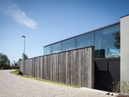 A Spacious Contemporary Home Finished with Concrete, Metal Mesh and Glass in Knokke by Govaert & Vanhoutte Architects (6)