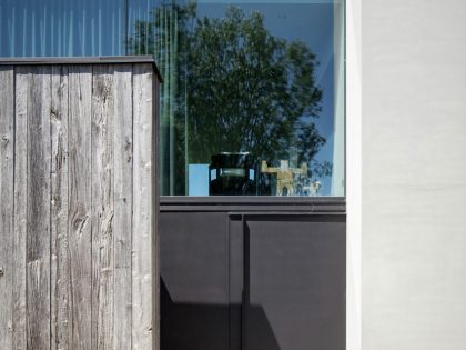 A Spacious Contemporary Home Finished with Concrete, Metal Mesh and Glass in Knokke by Govaert & Vanhoutte Architects (7)