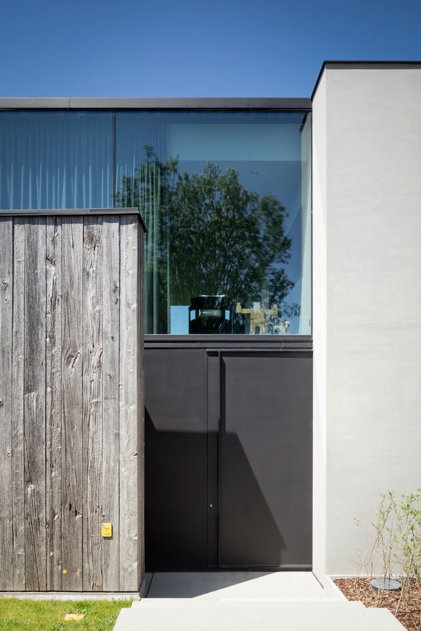 A Spacious Contemporary Home Finished with Concrete, Metal Mesh and Glass in Knokke by Govaert & Vanhoutte Architects (7)