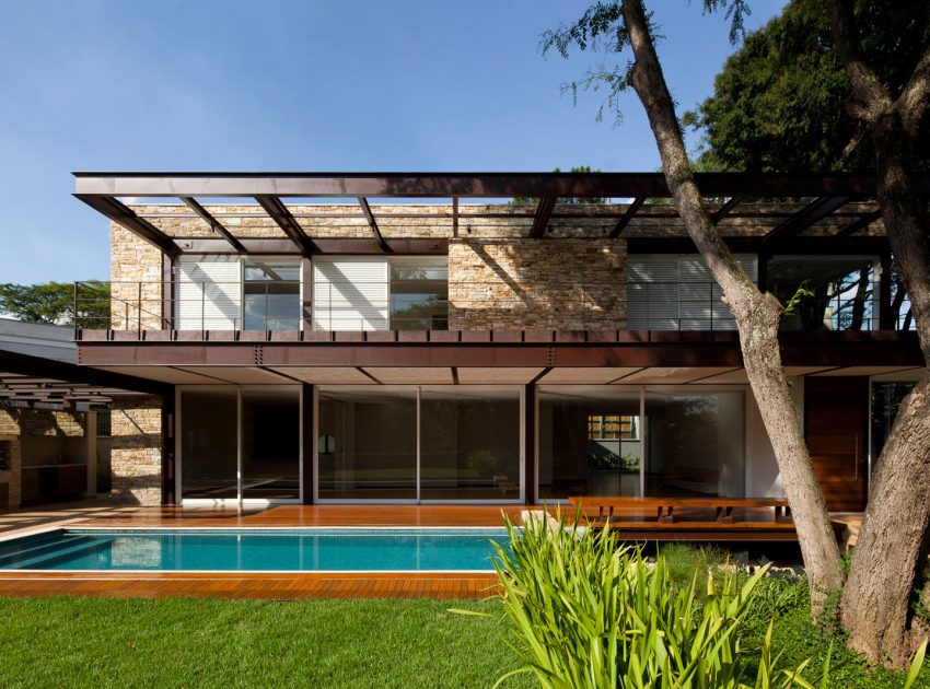 A Spacious Contemporary Home with Elegant Landscaping in Boaçava, Brazil by Vasco Lopes Arquitetura (1)