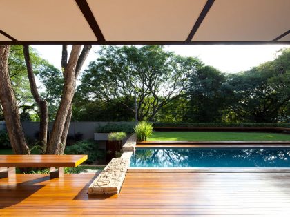 A Spacious Contemporary Home with Elegant Landscaping in Boaçava, Brazil by Vasco Lopes Arquitetura (2)