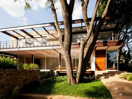 A Spacious Contemporary Home with Elegant Landscaping in Boaçava, Brazil by Vasco Lopes Arquitetura (3)