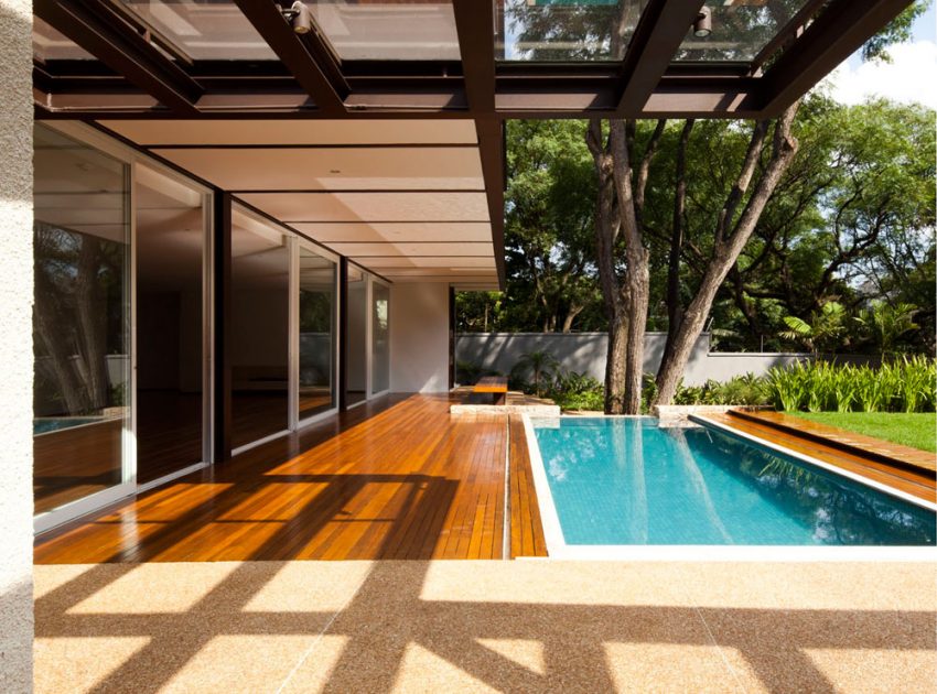 A Spacious Contemporary Home with Elegant Landscaping in Boaçava, Brazil by Vasco Lopes Arquitetura (4)