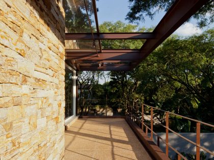 A Spacious Contemporary Home with Elegant Landscaping in Boaçava, Brazil by Vasco Lopes Arquitetura (6)