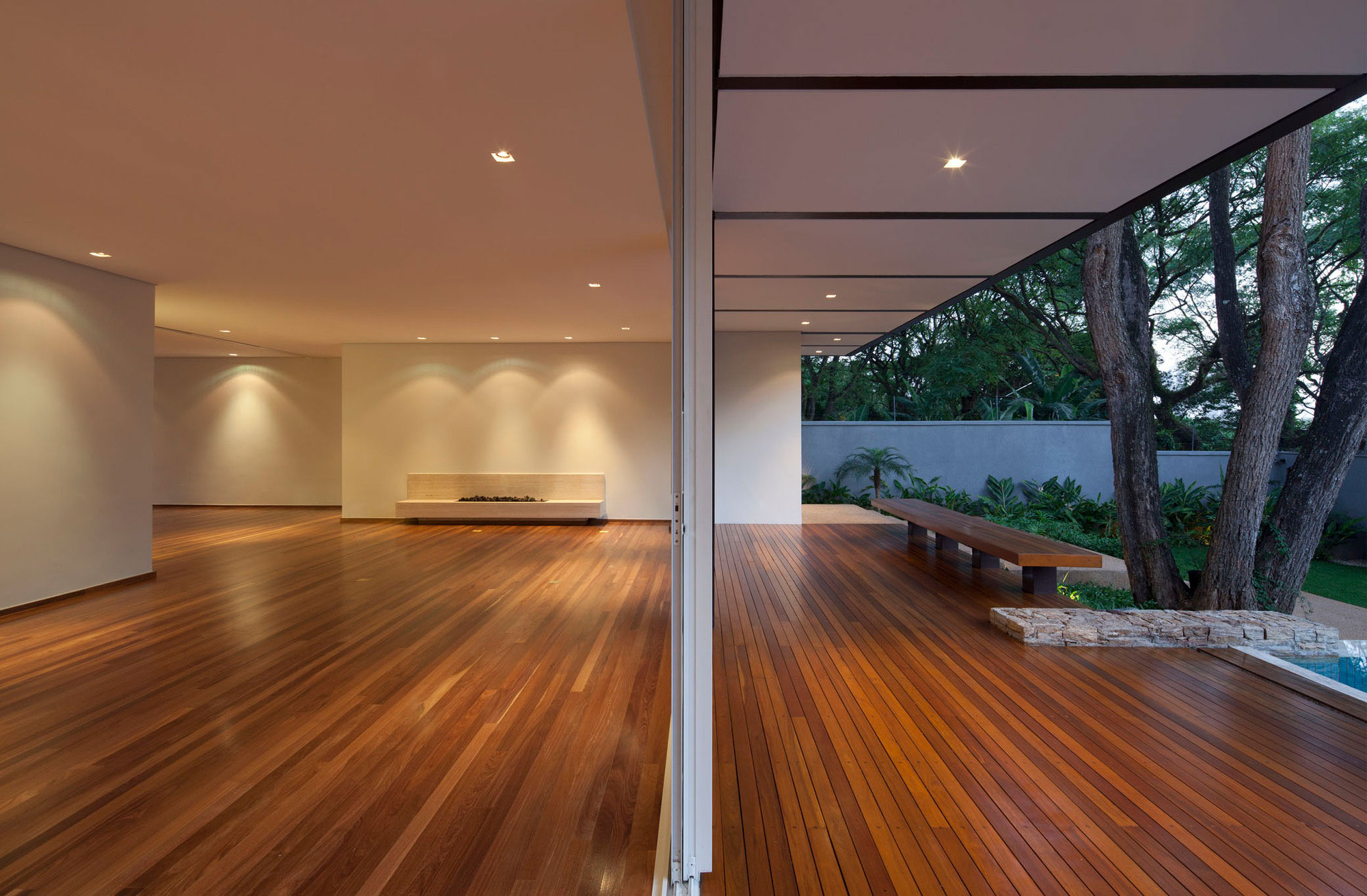 A Spacious Contemporary Home with Elegant Landscaping in Boaçava, Brazil by Vasco Lopes Arquitetura (9)