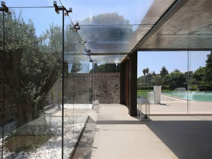 A Spacious Contemporary Home with Large Infinity Pool in Viagrande, Italy by ACA Amore Campione Architettura (10)