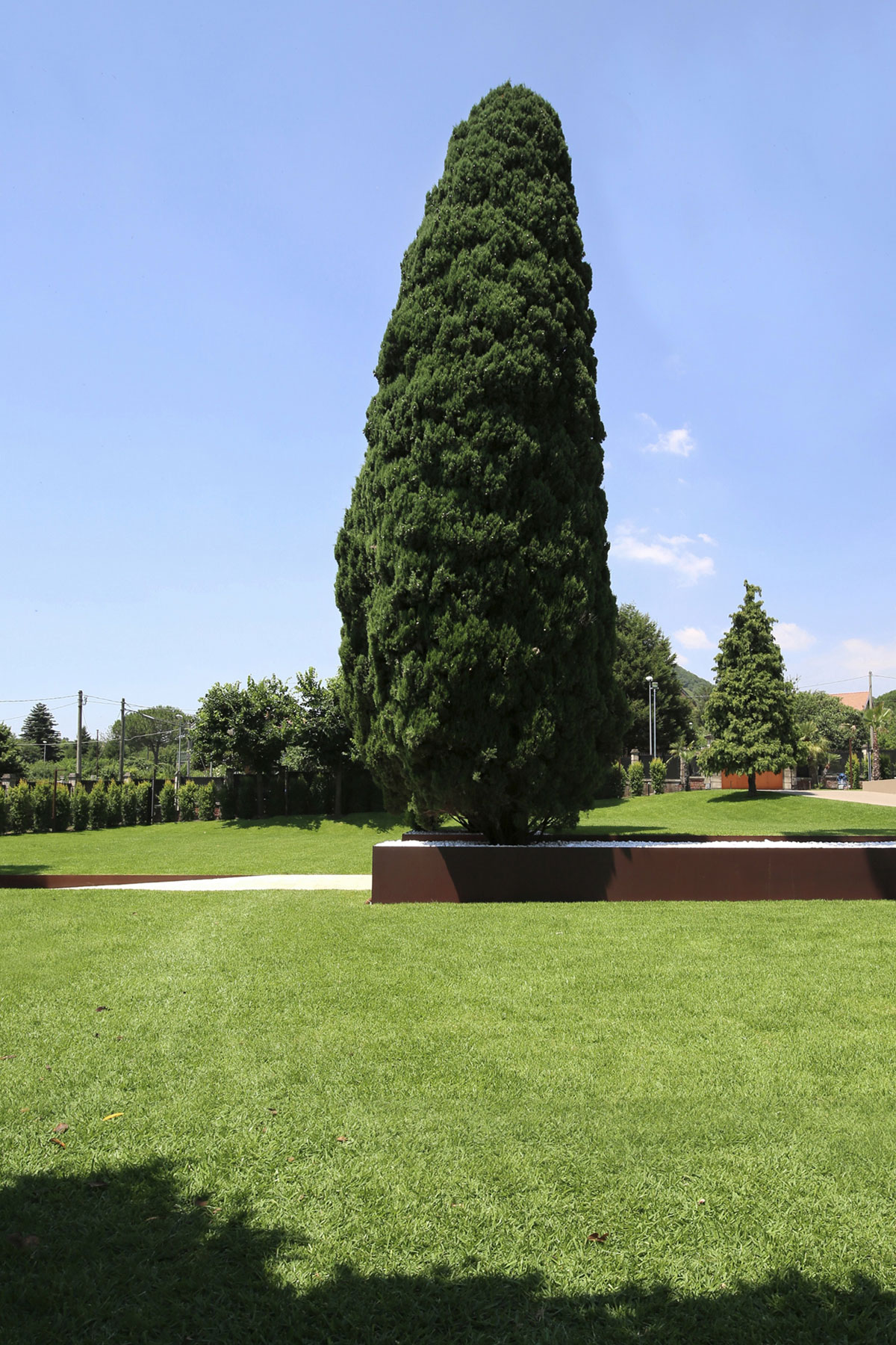 A Spacious Contemporary Home with Large Infinity Pool in Viagrande, Italy by ACA Amore Campione Architettura (12)