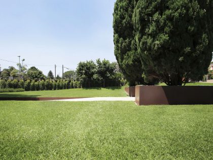 A Spacious Contemporary Home with Large Infinity Pool in Viagrande, Italy by ACA Amore Campione Architettura (14)