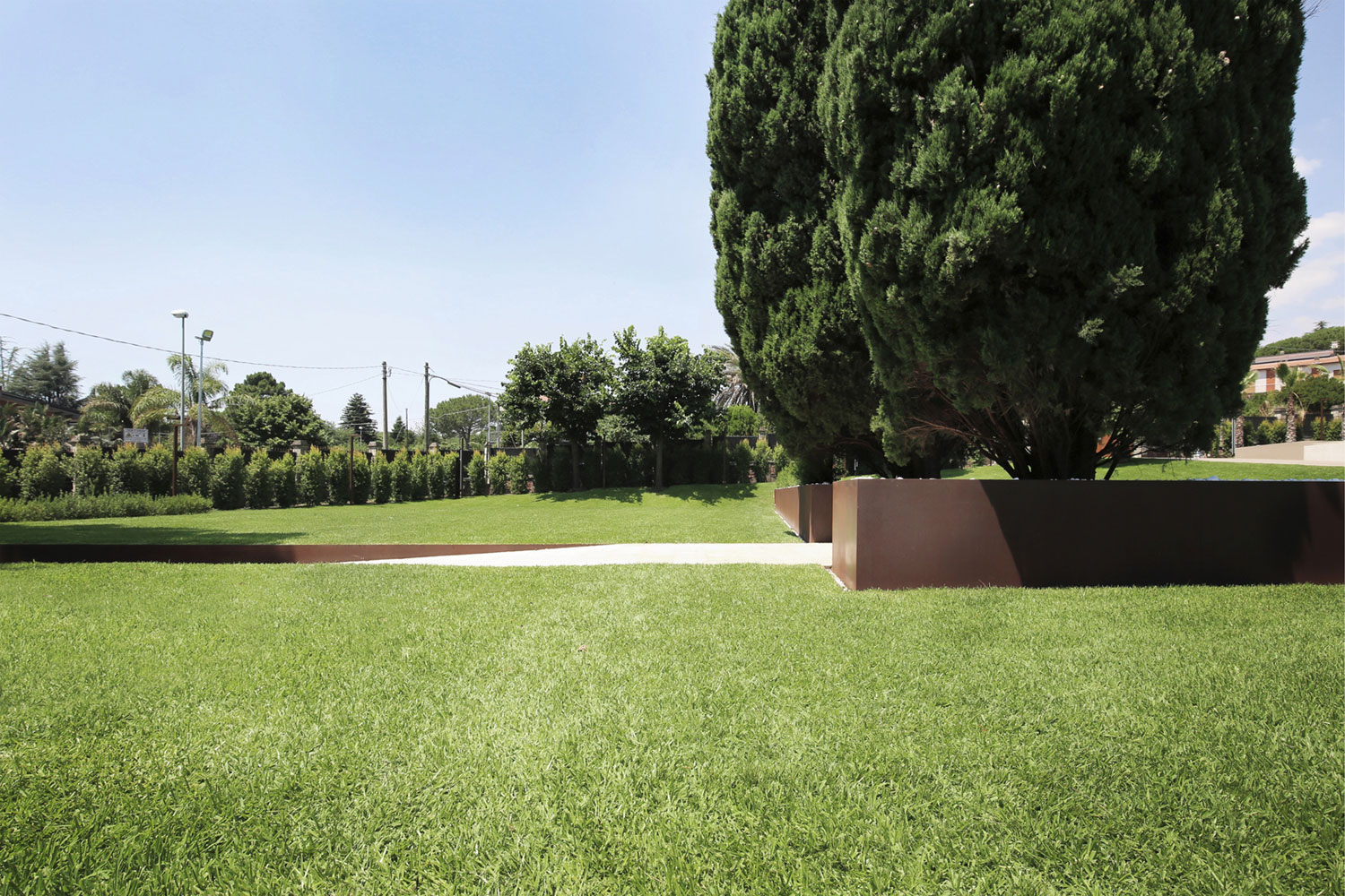 A Spacious Contemporary Home with Large Infinity Pool in Viagrande, Italy by ACA Amore Campione Architettura (14)