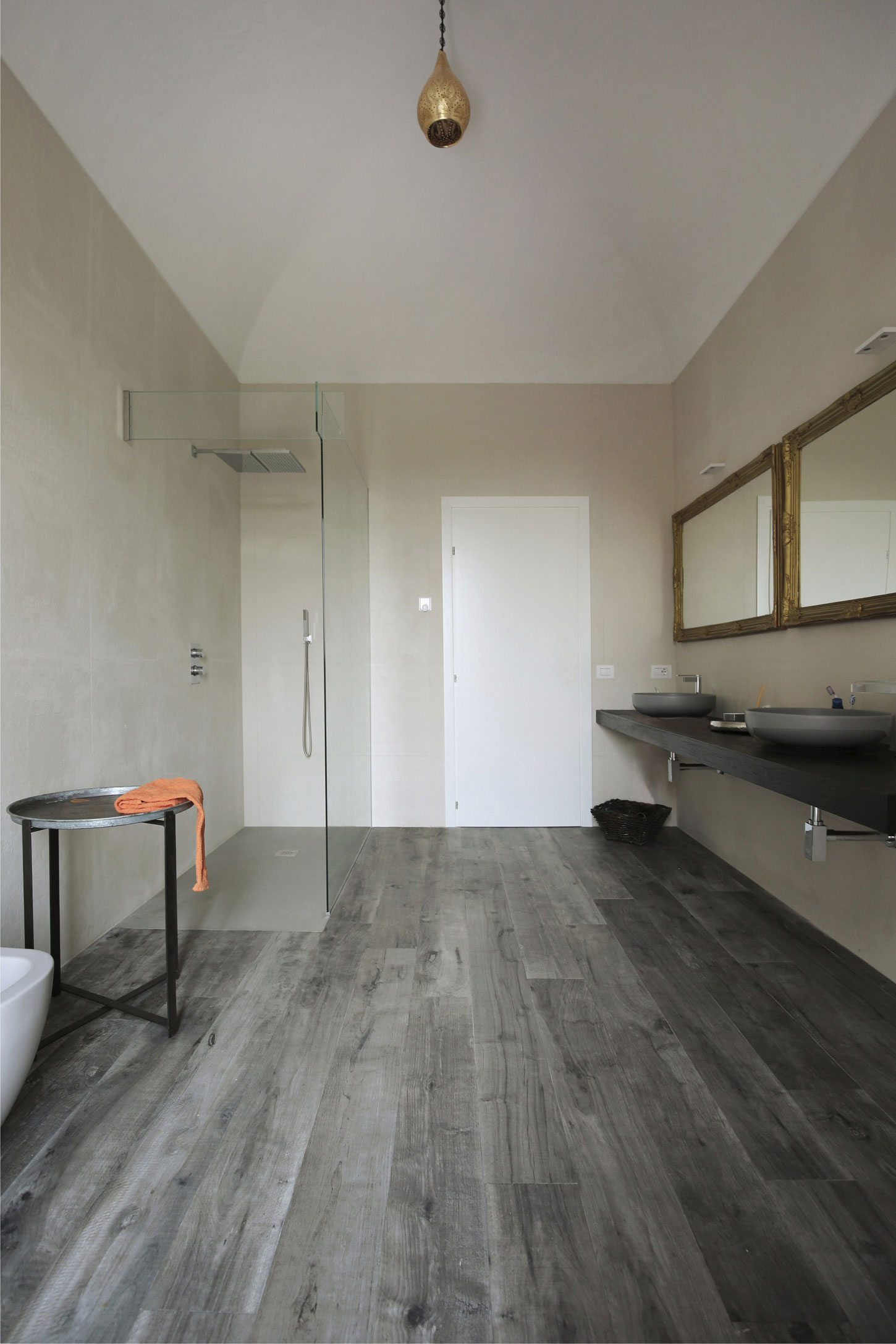 A Spacious Contemporary Home with Large Infinity Pool in Viagrande, Italy by ACA Amore Campione Architettura (25)