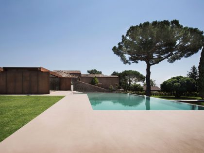 A Spacious Contemporary Home with Large Infinity Pool in Viagrande, Italy by ACA Amore Campione Architettura (5)