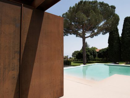 A Spacious Contemporary Home with Large Infinity Pool in Viagrande, Italy by ACA Amore Campione Architettura (7)