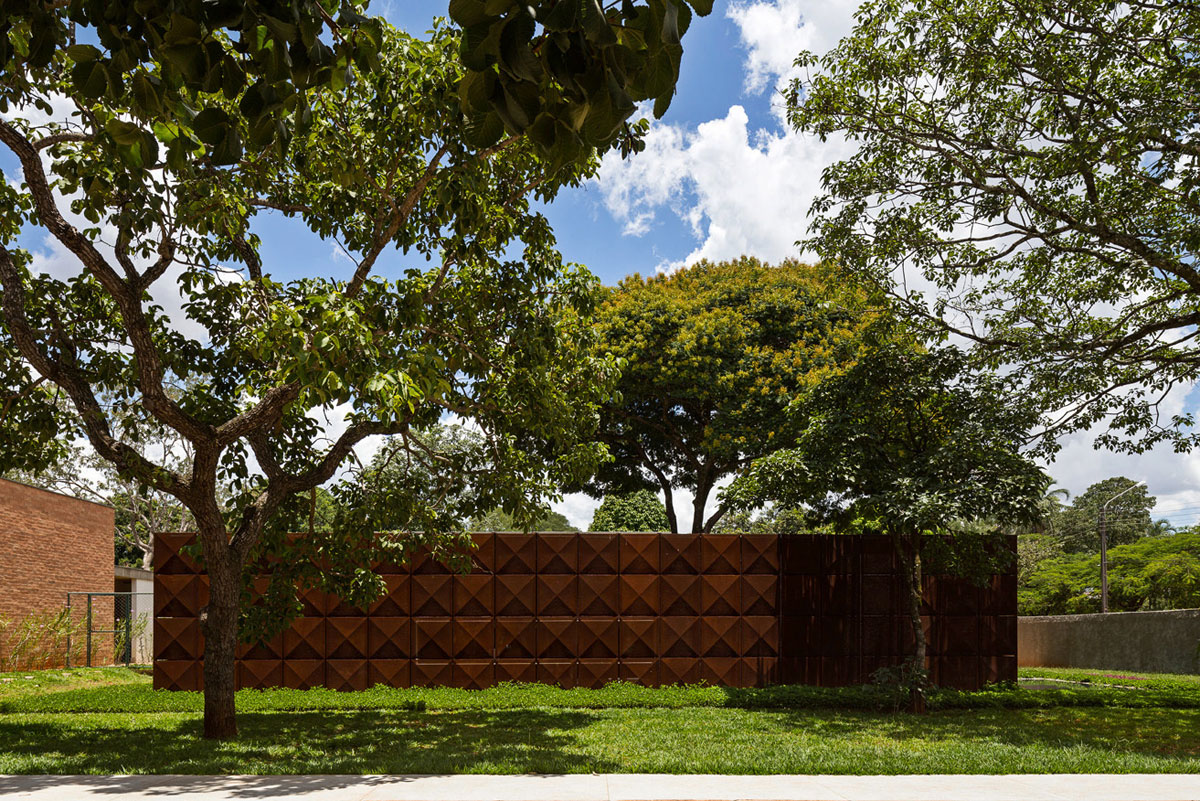 A Spacious Contemporary Home with Stylish Interiors in Brasilia by ATRIA Arquitetos (1)