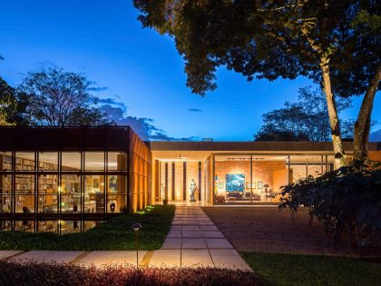 A Spacious Contemporary Home with Stylish Interiors in Brasilia by ATRIA Arquitetos (26)