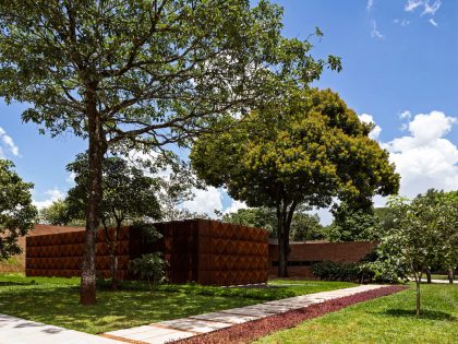 A Spacious Contemporary Home with Stylish Interiors in Brasilia by ATRIA Arquitetos (3)