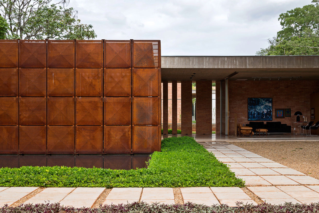 A Spacious Contemporary Home with Stylish Interiors in Brasilia by ATRIA Arquitetos (6)