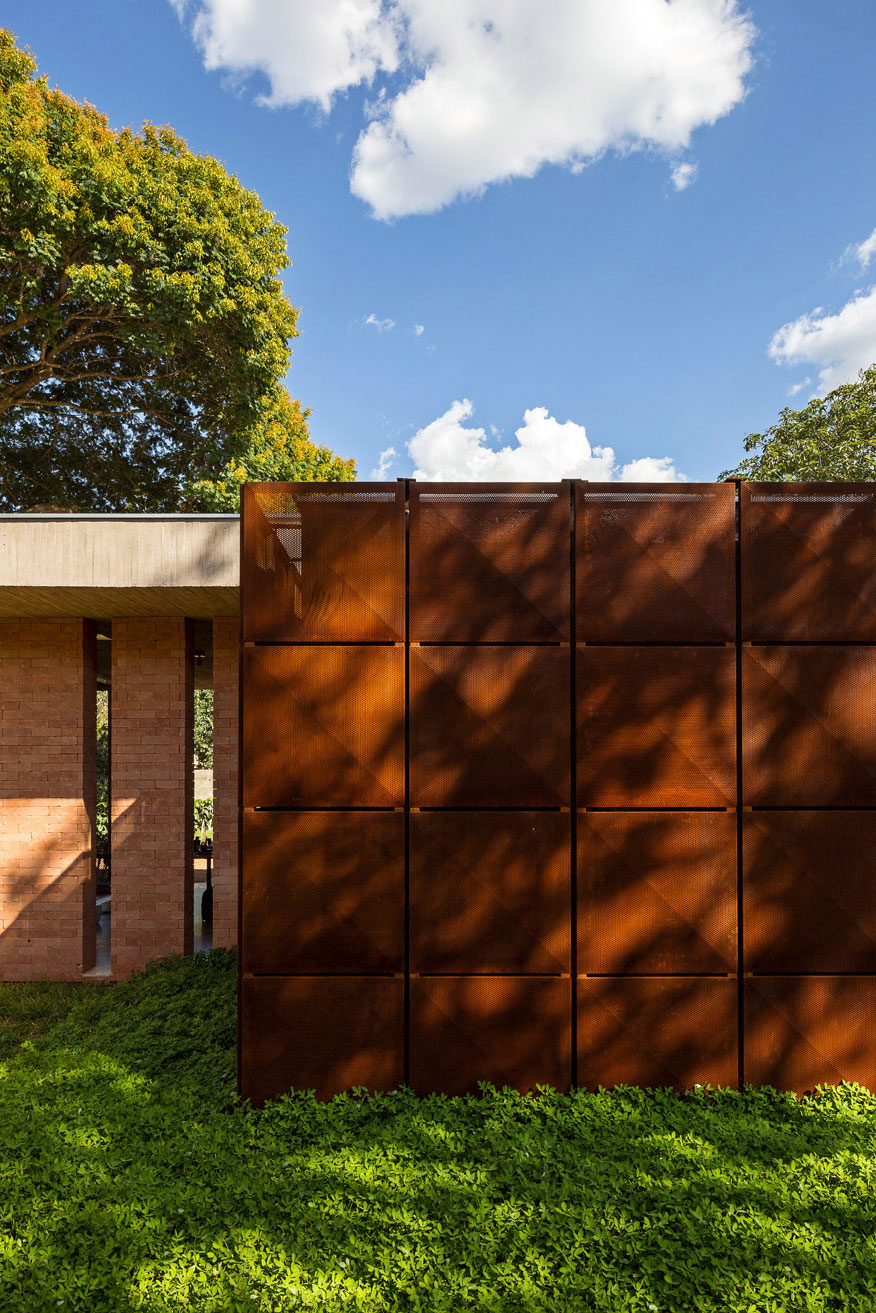 A Spacious Contemporary Home with Stylish Interiors in Brasilia by ATRIA Arquitetos (7)