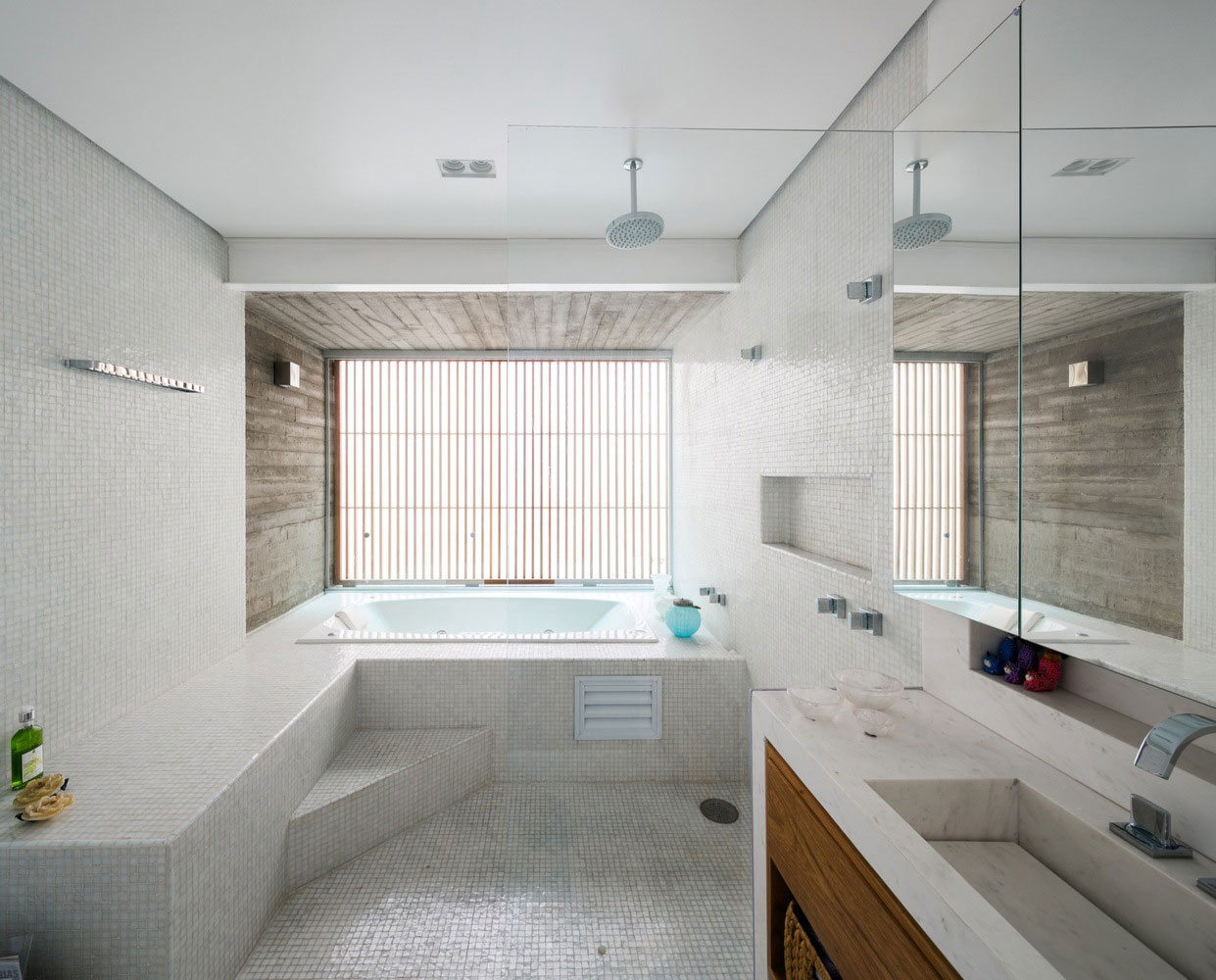 A Spacious Contemporary Home with an Exposed Concrete Box in São Paulo, Brazil by Rocco Arquitetos (10)