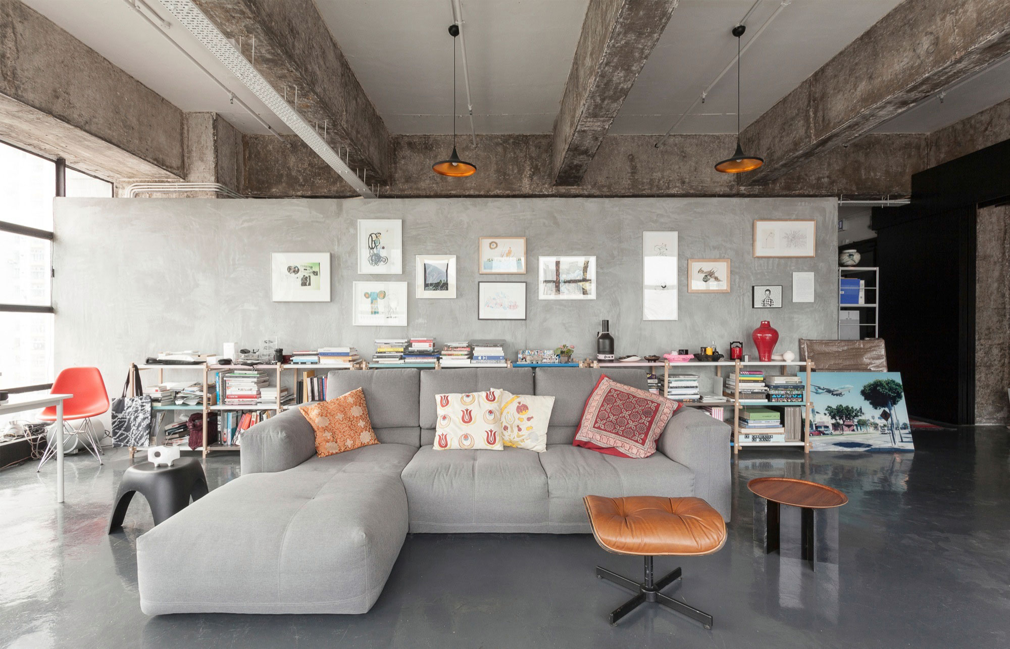 A Spacious Contemporary Loft for an Art Collector in Chai Wan, Hong Kong by Mass Operations (1)
