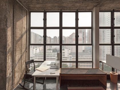 A Spacious Contemporary Loft for an Art Collector in Chai Wan, Hong Kong by Mass Operations (11)