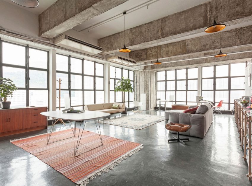 A Spacious Contemporary Loft for an Art Collector in Chai Wan, Hong Kong by Mass Operations (2)